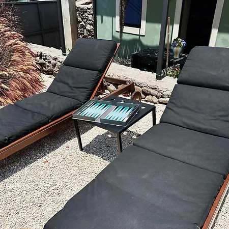 The L Lodge, Designer Escape With Sunset Garden & Fire Pit *